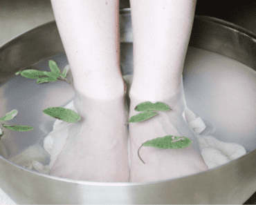 This Is Why You Should Put Your Feet In a Vinegar Bath